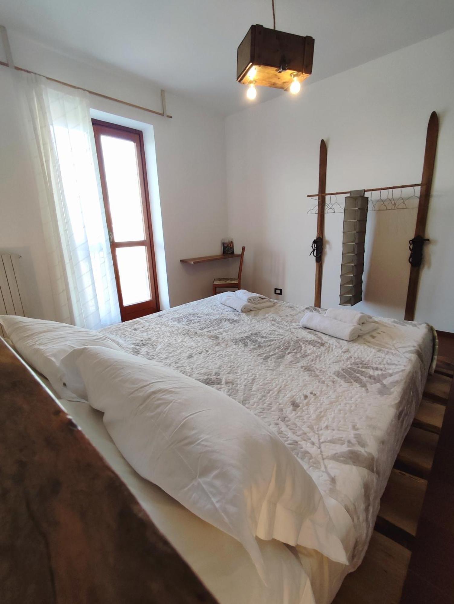 Ca Di Me Villa La Morra Room photo