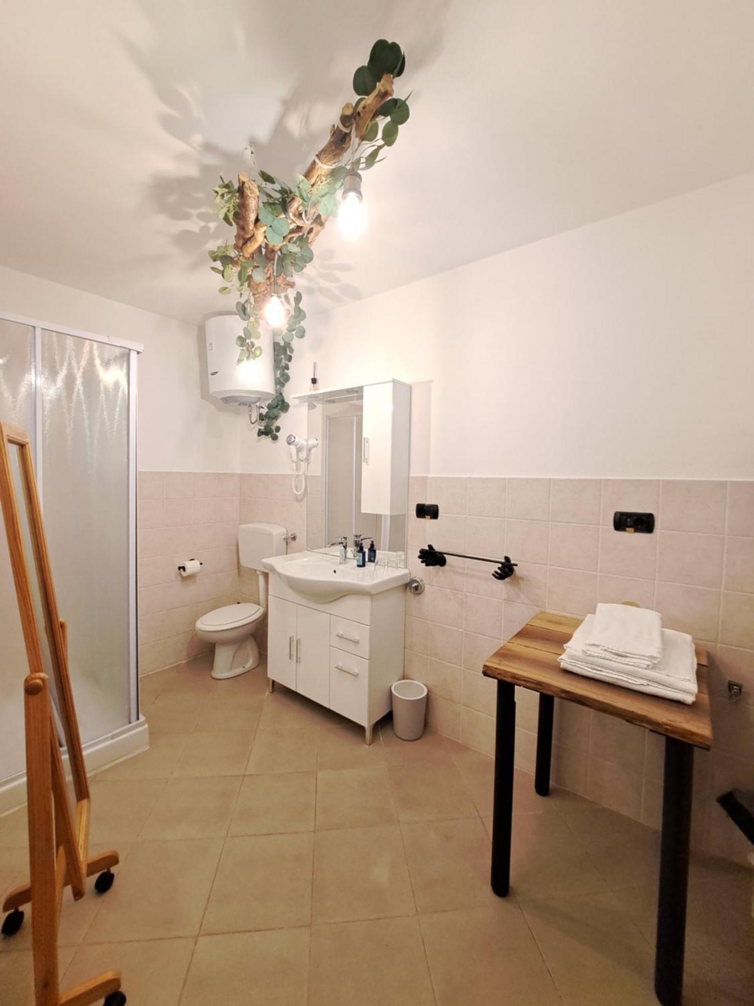 Ca Di Me Villa La Morra Room photo